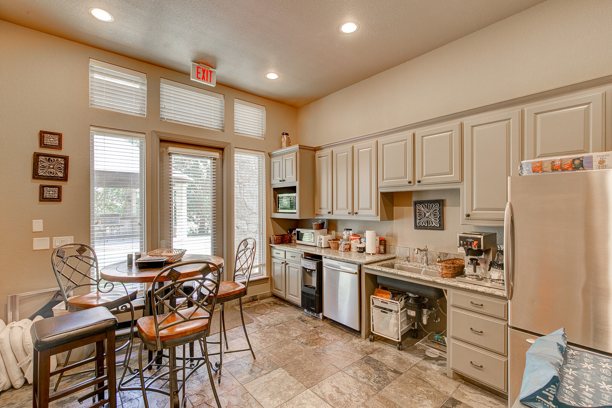 640 W Southlake breakroom